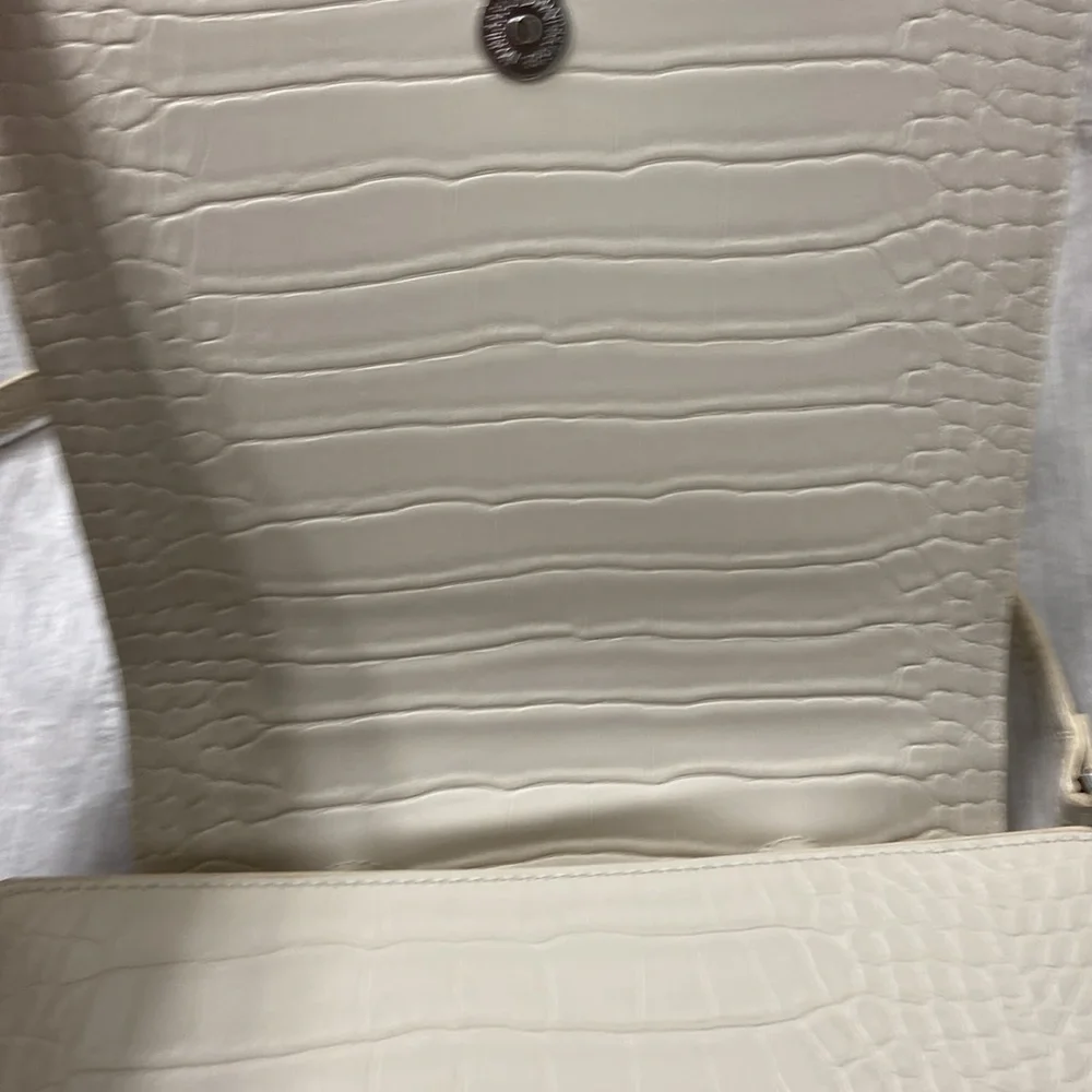 A New Day Vegan pebbled leather purse, like new - Picture 6 of 11